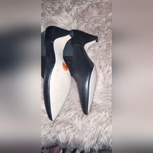 SAM EDELSON black leather Kitten Heal Bootie.